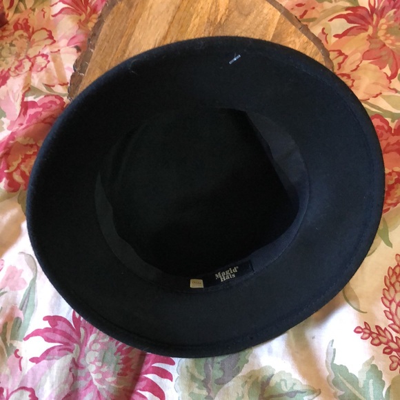 VINTAGE MAGID HATS brand Felted Wool Ladies Elegant Black
Floral Element NEW - Picture 6 of 16